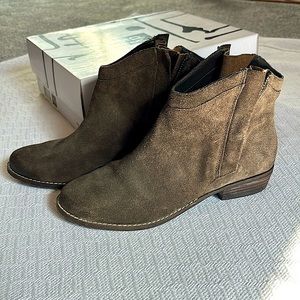 dolce vida | Deyla Olive Suede Ankle Booties Size 6